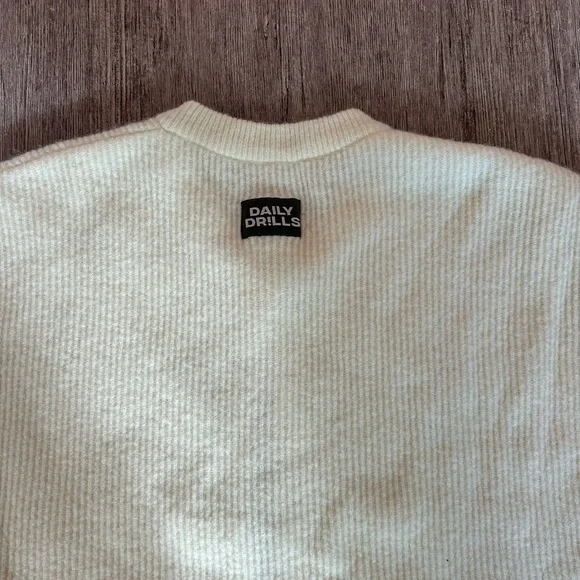 NWT Daily Drills Single Button Sweater - Picture 6 of 8